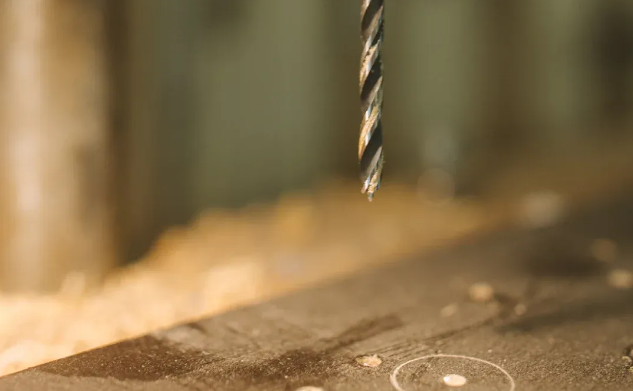 Как сжимать машину бронзы для точных деталей?